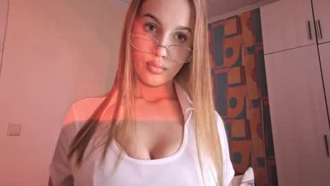 Snapshot of erinnnaji chatting on 06.05.26 Katrin online show from 06.05.26