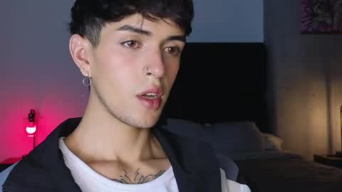 Snapshot of erisleon chatting on 05.19.26 online show from 05.19.26
