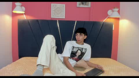 Snapshot of ero_boy40 chatting on 05.29.26 ero_boy40 online show from 05.29.26