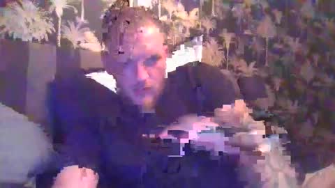 Snapshot of eroguy20 chatting on 11.05.25 eroguy20 online show from 11.05.25