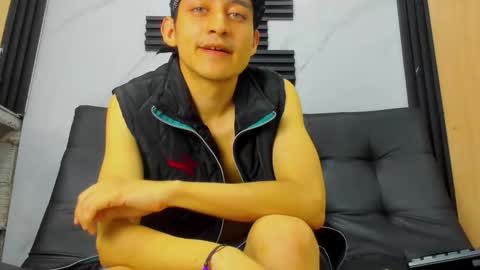 Snapshot of eros_fang chatting on 10.17.25 eros_fang online show from 10.17.25