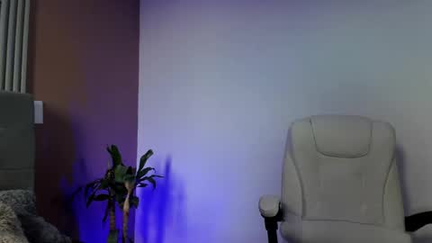 Eros Lux1 online show from 04.11.26