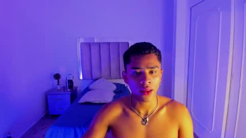 Snapshot of eros_wild chatting on 03.08.25 eros_wild online show from 03.08.25