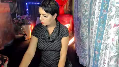 Snapshot of erotic_dessire chatting on 09.25.25 Eve online show from 09.25.25