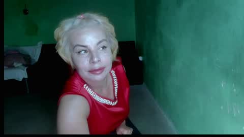 Snapshot of erotic_dessire chatting on 04.09.26 Eve online show from 04.09.26