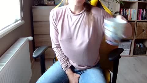 Snapshot of erotic_vibe chatting on 12.17.24 Melissa online show from 12.17.24