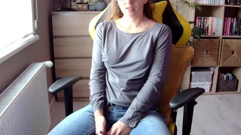 Snapshot of erotic_vibe chatting on 12.19.24 Melissa online show from 12.19.24