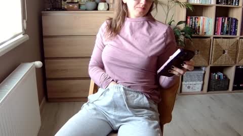 Snapshot of erotic_vibe chatting on 12.20.24 Melissa online show from 12.20.24