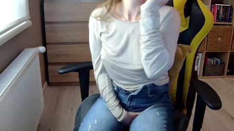 Snapshot of erotic_vibe chatting on 01.11.25 Melissa online show from 01.11.25