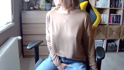 Snapshot of erotic_vibe chatting on 02.05.25 Melissa online show from 02.05.25