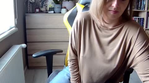 Snapshot of erotic_vibe chatting on 02.09.25 Melissa online show from 02.09.25