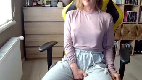 Snapshot of erotic_vibe chatting on 02.11.25 Melissa online show from 02.11.25