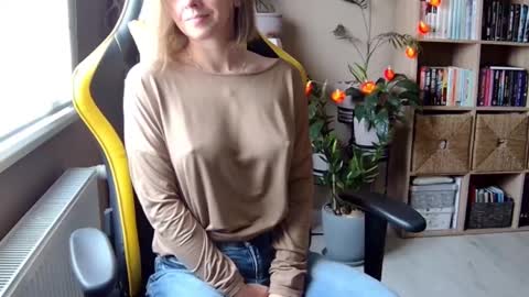 Snapshot of erotic_vibe chatting on 02.14.25 Melissa online show from 02.14.25