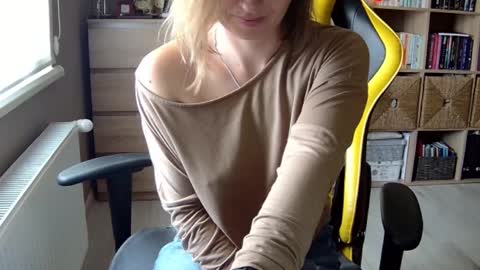 Snapshot of erotic_vibe chatting on 02.14.25 Melissa online show from 02.14.25