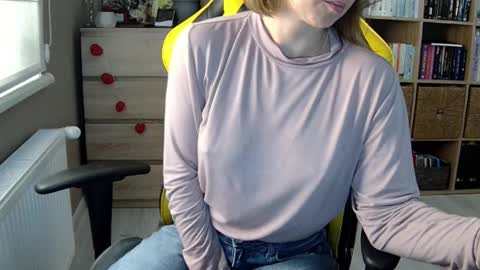 Snapshot of erotic_vibe chatting on 02.15.25 Melissa online show from 02.15.25