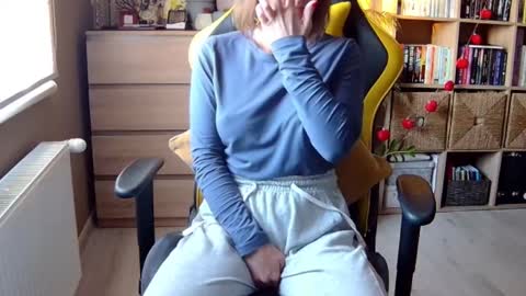 Snapshot of erotic_vibe chatting on 02.19.25 Melissa online show from 02.19.25