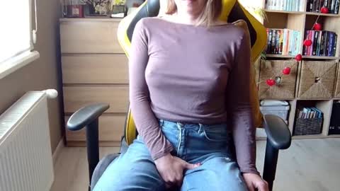 Snapshot of erotic_vibe chatting on 02.24.25 Melissa online show from 02.24.25