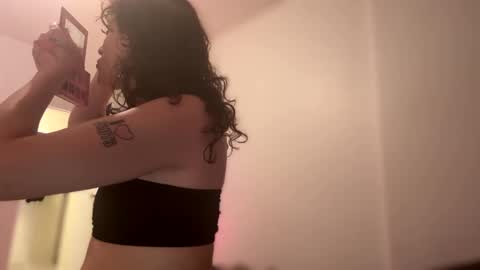 Snapshot of erotica_angel chatting on 09.14.25 Nikki Erotica online show from 09.14.25