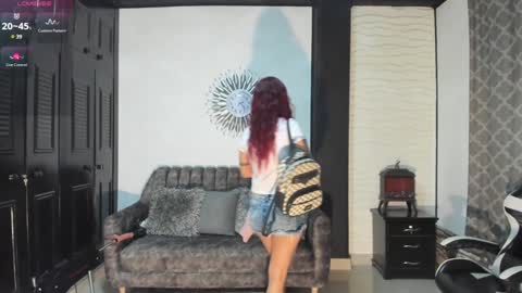 Snapshot of eroticazir chatting on 01.17.25 Valentine online show from 01.17.25