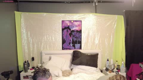 Snapshot of eroticdickmovement chatting on 10.17.25 Cash Carry Fox online show from 10.17.25