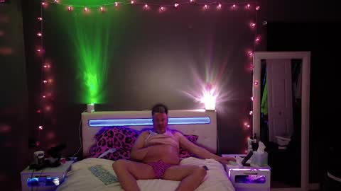 Snapshot of eroticdickmovement chatting on 05.12.26 Cash Carry Fox online show from 05.12.26