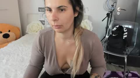 Snapshot of eroticsensualkitty4u chatting on 10.21.25 eroticsensualkitty4u online show from 10.21.25