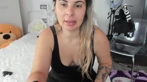 Snapshot of eroticsensualkitty4u chatting on 10.24.25 eroticsensualkitty4u online show from 10.24.25