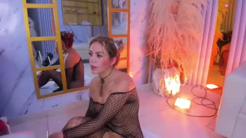 Snapshot of erotik_lady chatting on 02.18.25 TINY online show from 02.18.25