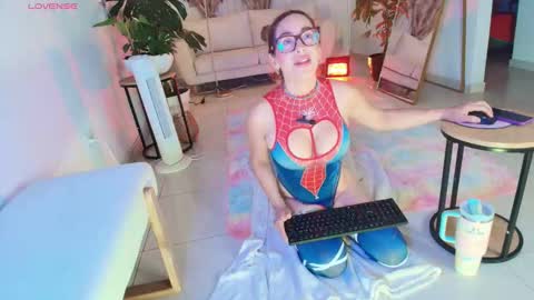 Snapshot of erotik_lady chatting on 10.13.25 TINY online show from 10.13.25