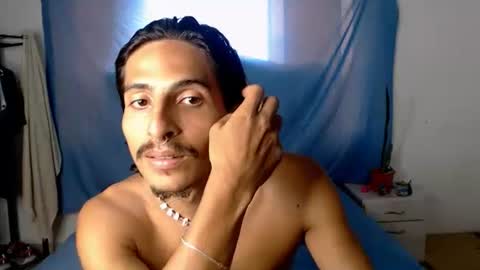 Snapshot of escanor_legendary chatting on 10.29.25 Scanor online show from 10.29.25