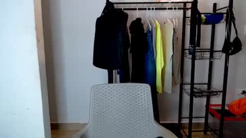 Snapshot of escanor_legendary chatting on 12.16.25 Scanor online show from 12.16.25