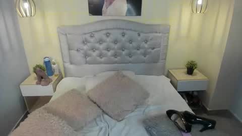 Escarlet online show from 02.28.25