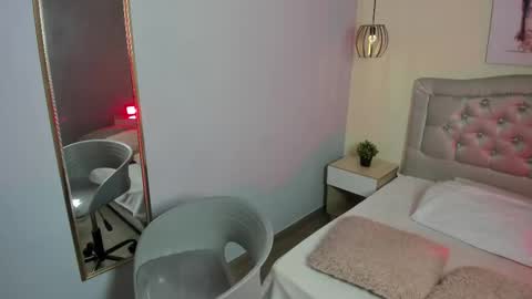 Escarlet online show from 11.13.25