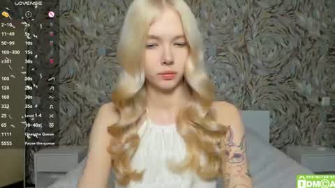 Snapshot of eshcka chatting on 06.10.26 Megan and Brad online show from 06.10.26
