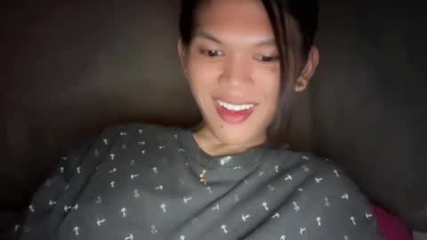 Snapshot of esilchan chatting on 05.19.26 Chelliane online show from 05.19.26