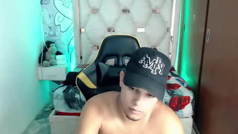 Snapshot of eskayler_ chatting on 09.17.25 eskayler_ online show from 09.17.25