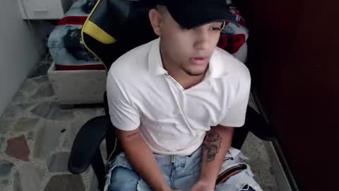 Snapshot of eskayler_ chatting on 09.19.25 eskayler_ online show from 09.19.25