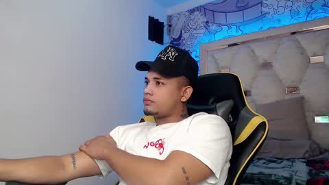 Snapshot of eskayler_ chatting on 09.25.25 eskayler_ online show from 09.25.25