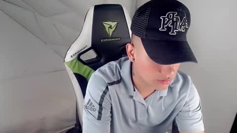 Snapshot of eskayler_ chatting on 10.07.25 eskayler_ online show from 10.07.25