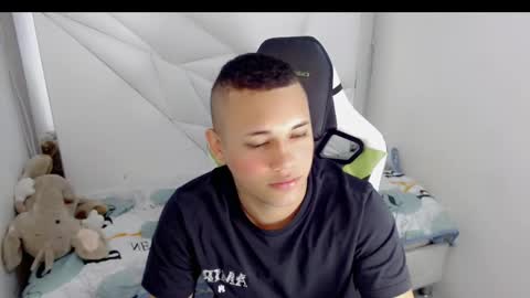 Snapshot of eskayler_ chatting on 01.06.26 eskayler_ online show from 01.06.26