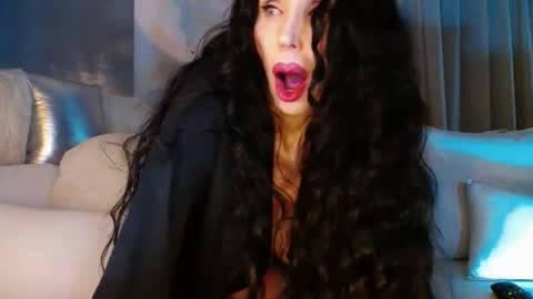 Esther online show from 02.05.25