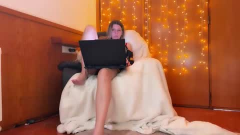 esma347866 online show from 01.16.26