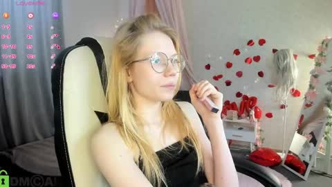 Snapshot of esme_runn chatting on 05.05.26 Esme Runn online show from 05.05.26