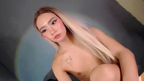 Snapshot of esmeralda28x chatting on 04.26.26 esmeralda28x online show from 04.26.26