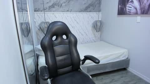Snapshot of esmeralda__18 chatting on 05.27.26 Esmeralda online show from 05.27.26