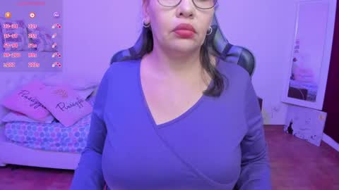 esme online show from 04.14.26