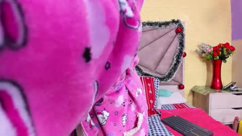 Esmeralda .INDEPENDENT MODEL online Monday to Saturday 3 pm Chicago online show from 12.13.25