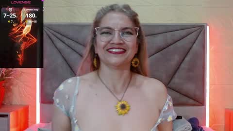 Snapshot of esmeralda_oikos chatting on 05.23.26 Esmeralda .INDEPENDENT MODEL online Monday to Saturday 3 pm Chicago online show from 05.23.26