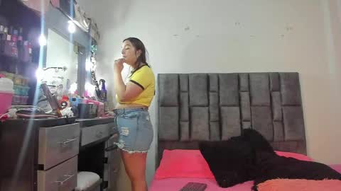 Snapshot of esmeraldaa_sc chatting on 05.13.26 Perla online show from 05.13.26