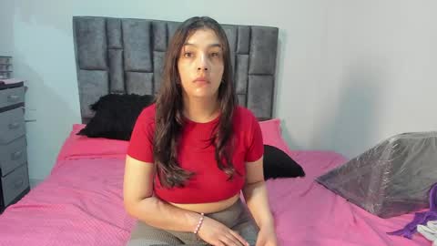 Snapshot of esmeraldaa_sc chatting on 05.25.26 Perla online show from 05.25.26